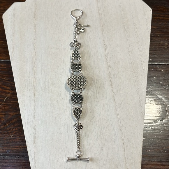 Fossil turquoise look bracelet with silver tone flowers - Picture 7 of 8